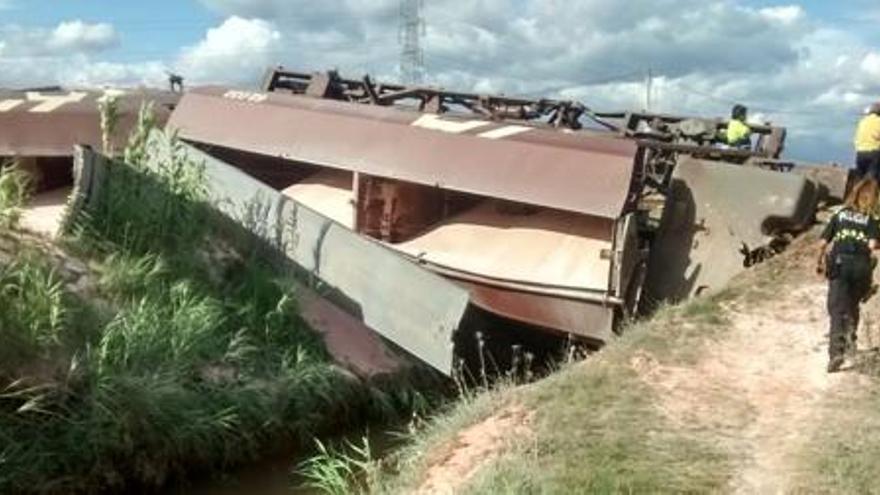 Part del comboi ha descarrilat sobre la Sèquia de Manresa-