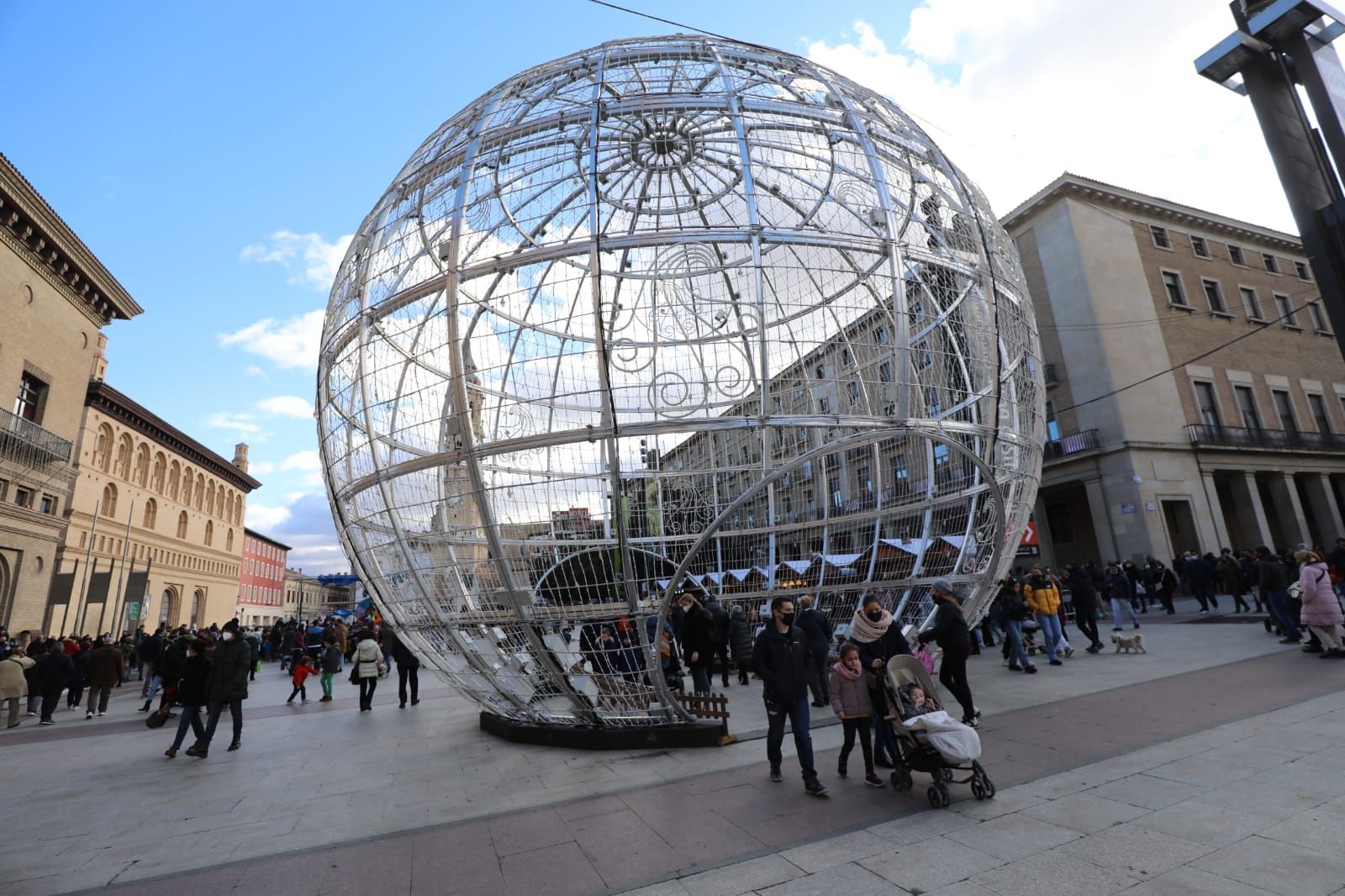 La Navidad se vive en la plaza del Pilar