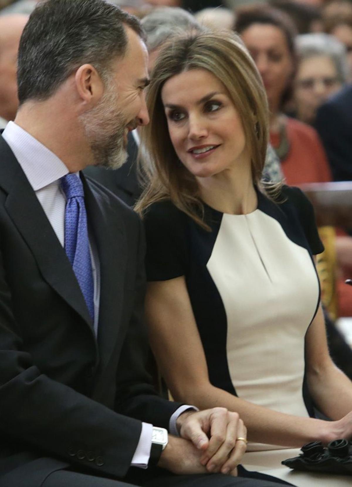 Letizia Ortiz radiante con un vestido de Carolina Herrera