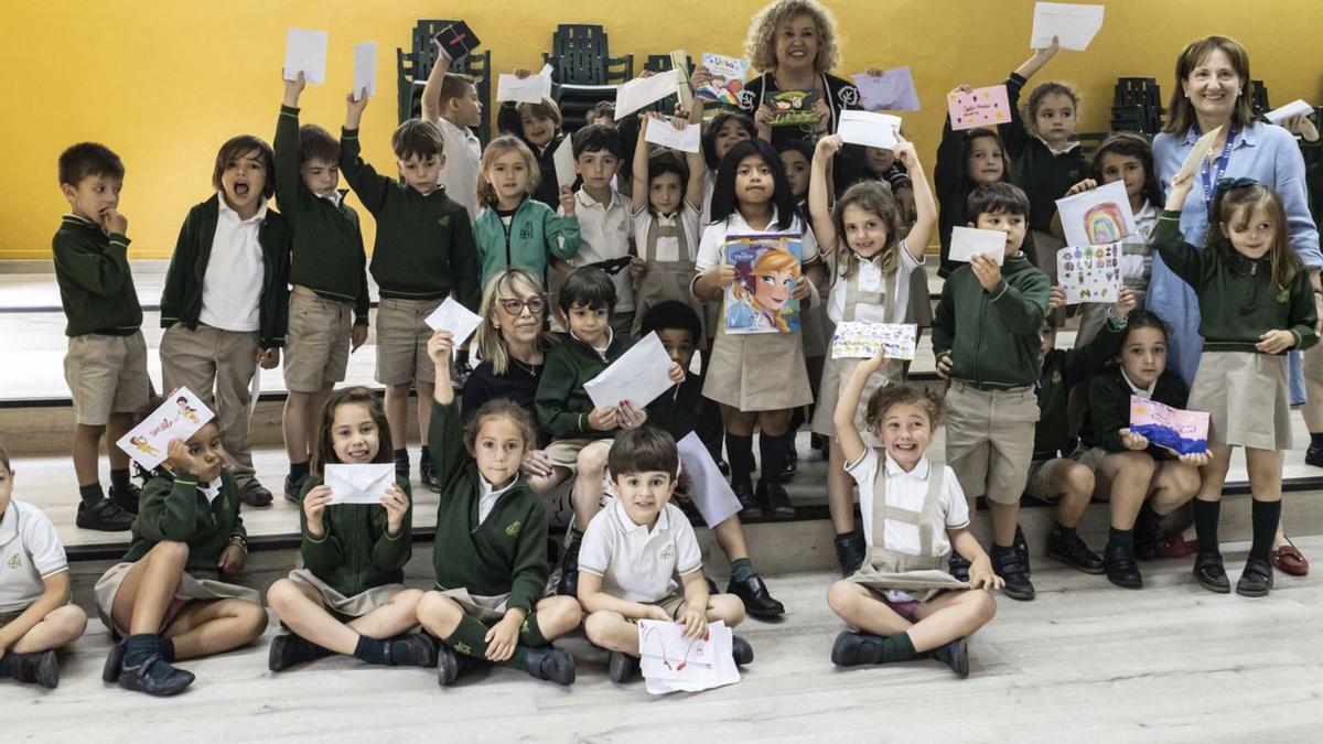 Escolares de 3.º de Infantil del colegio Santo Domingo de Oviedo, en su último día de clase. | Valentina Ciuca
