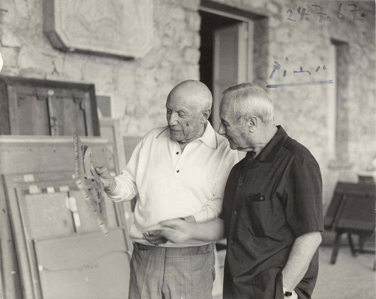 Pablo Picasso y Joan MIró en Mougins, en 1967.