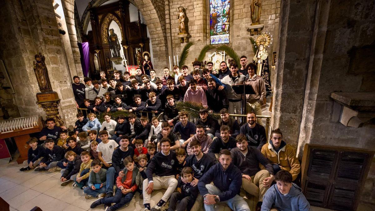 una cofradía de jóvenes que crece gracias a los valores cristianos y «una visión diferente a otras»