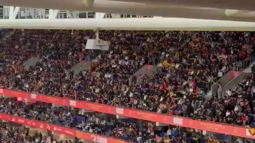 ¡Mezcla de pitos y aplausos para Joan García en su debut con la Selección!