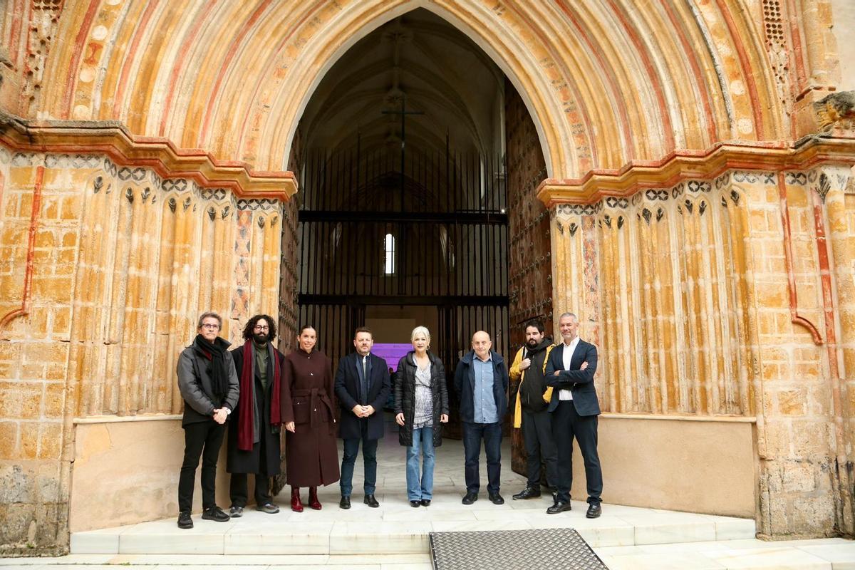 Del Pozo junto a miembros del equipo del CAAC y C3A, comisarios y artistas