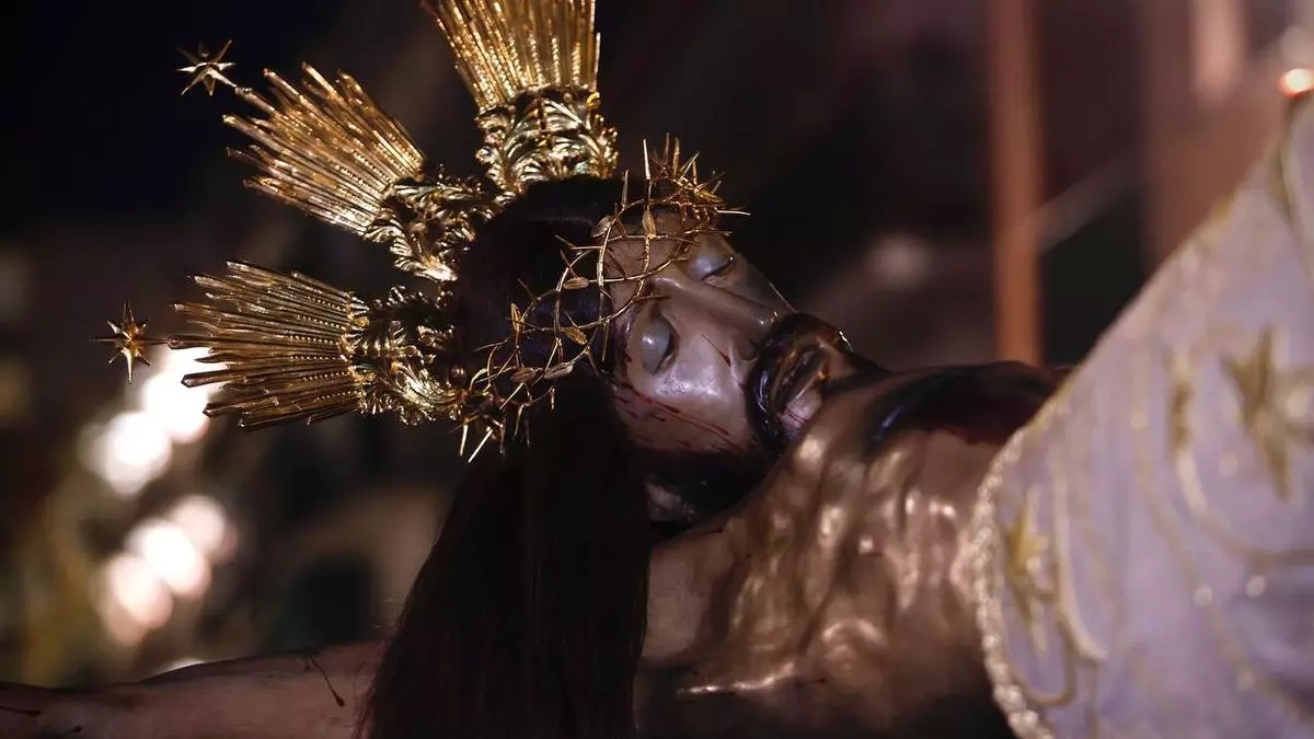 El Cristo de Gracia recorre las calles de Córdoba en vía crucis