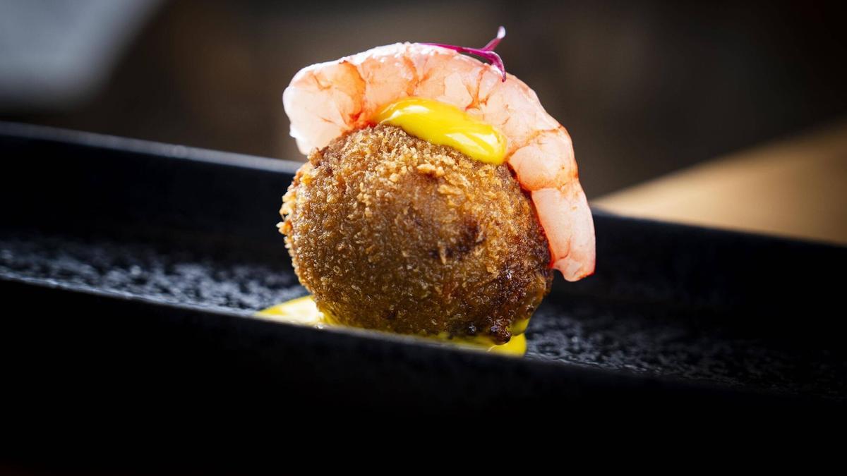 Croqueta de suquet de gamba.