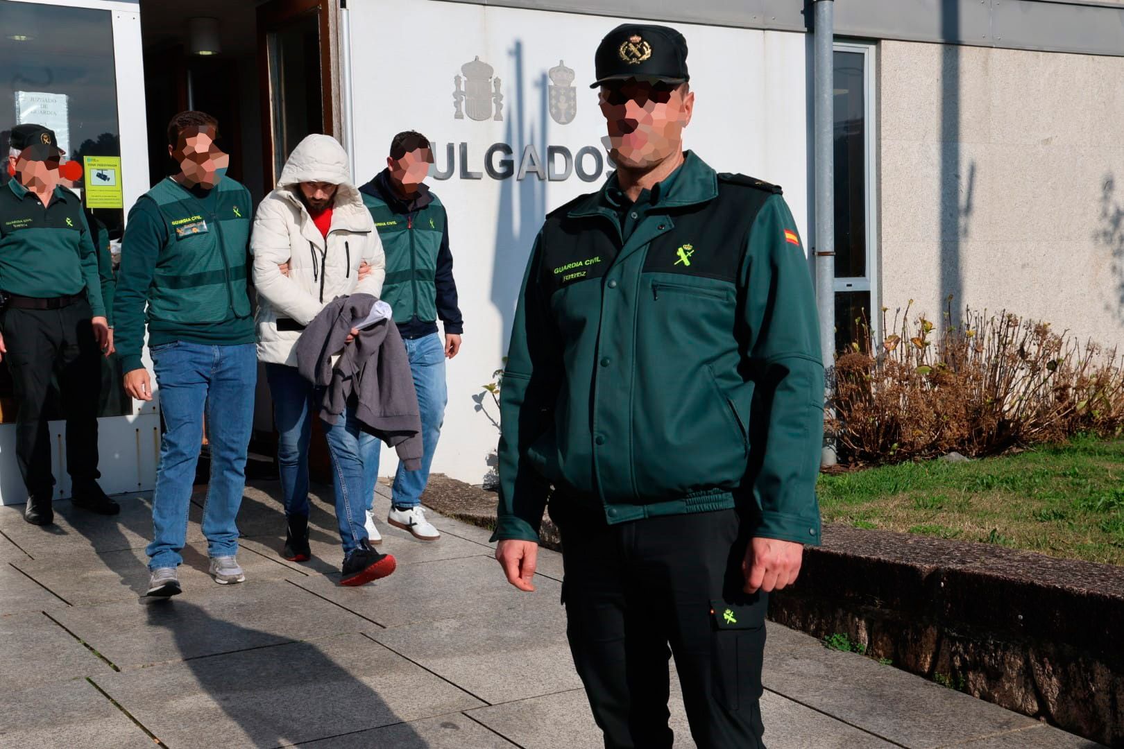 Tensión y gritos en los juzgados de Porriño contra el detenido por el crimen de Salceda: "¡Asesino!"