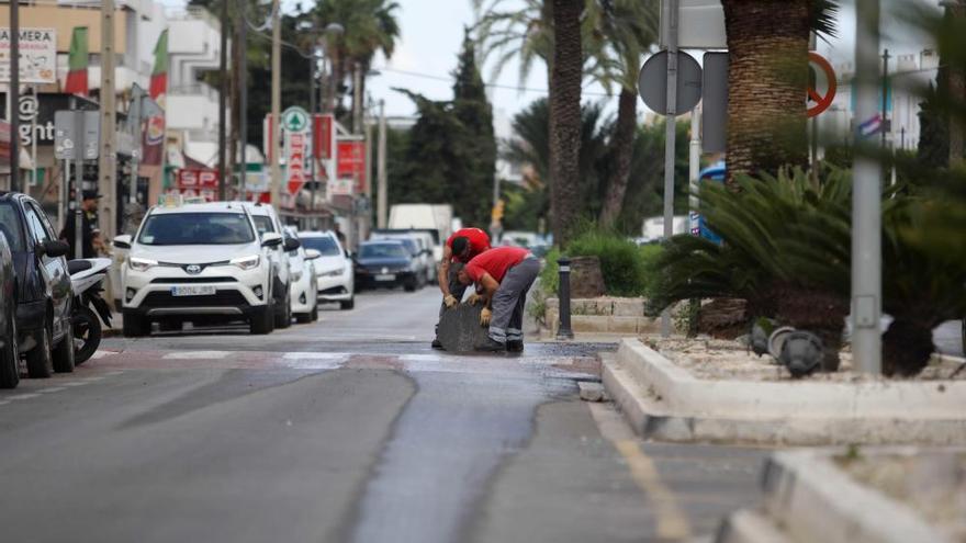 Achiques, limpieza de vertidos y auxilios en carretera en Ibiza tras la tromba