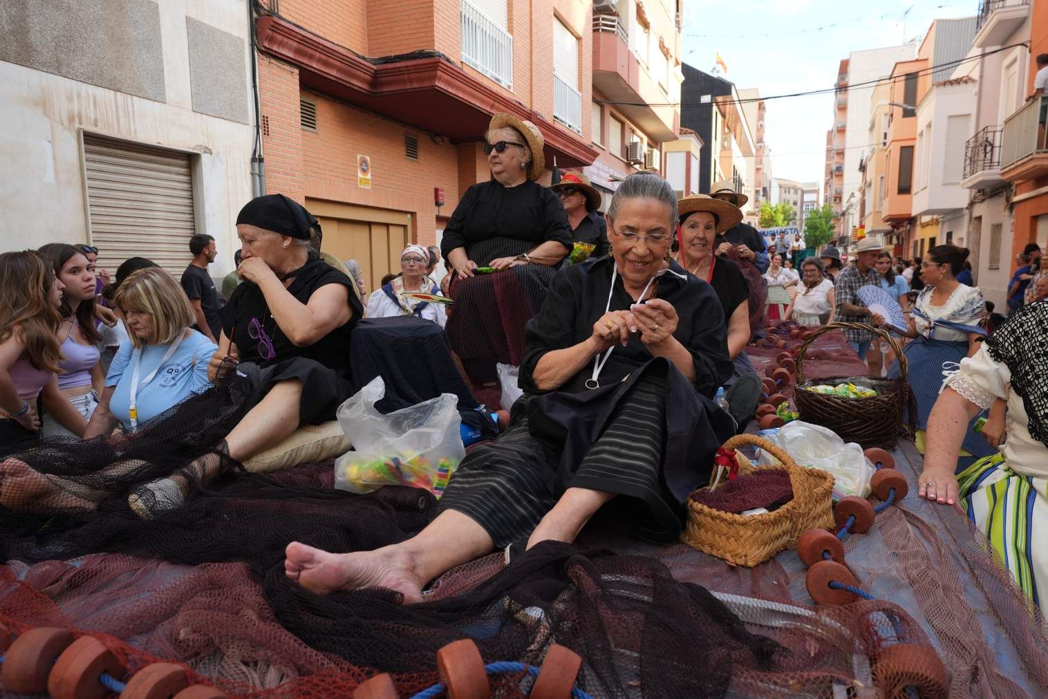 El Grau da inicio a las fiestas de Sant Pere con pólvora, bous y música