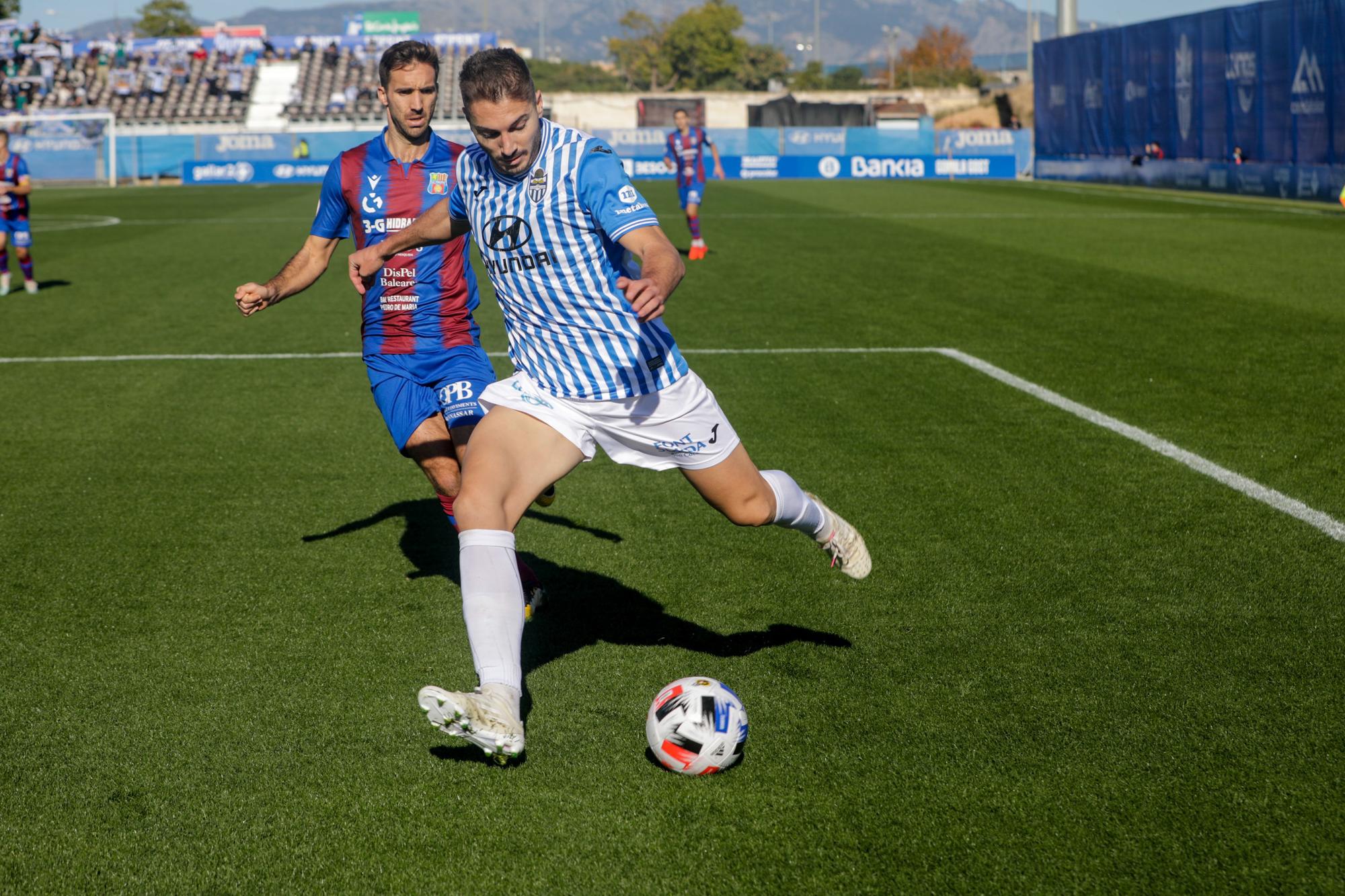 El Poblense logra su primera victoria a costa del Atlético Baleares