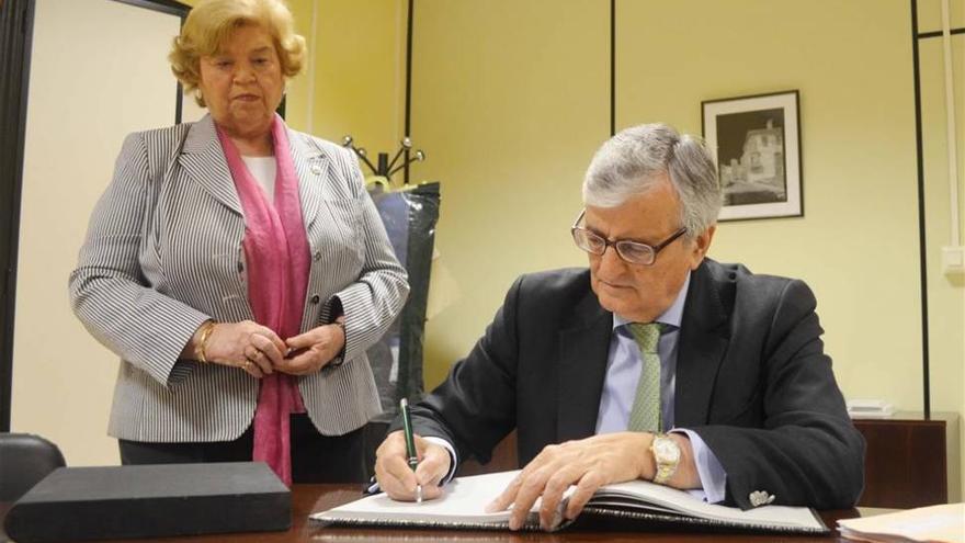 Torres-Dulce prestigia a la UNED de Plasencia al debatir sobre la reforma Penal