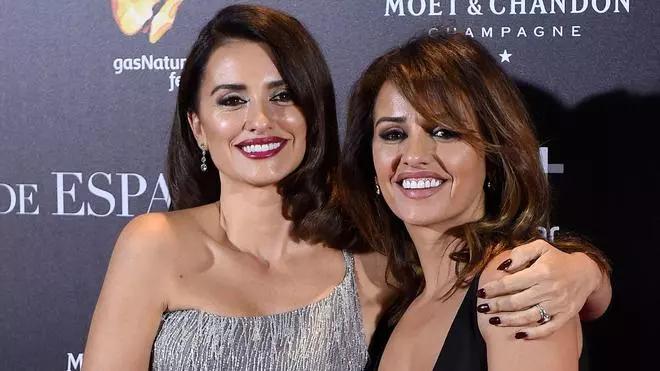 Las portadas de las revistas del corazón de hoy, 4 de marzo, Mónica Cruz habla de su hermana Penélope y las comparaciones entre ellas: "A mí no me pesa"