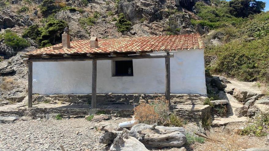 Cadaqués arregla una barraca emblemàtica del Cap de Creus