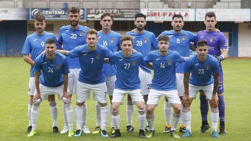 Formación del Pontevedra que este verano se enfrentó al Sporting en Avilés.