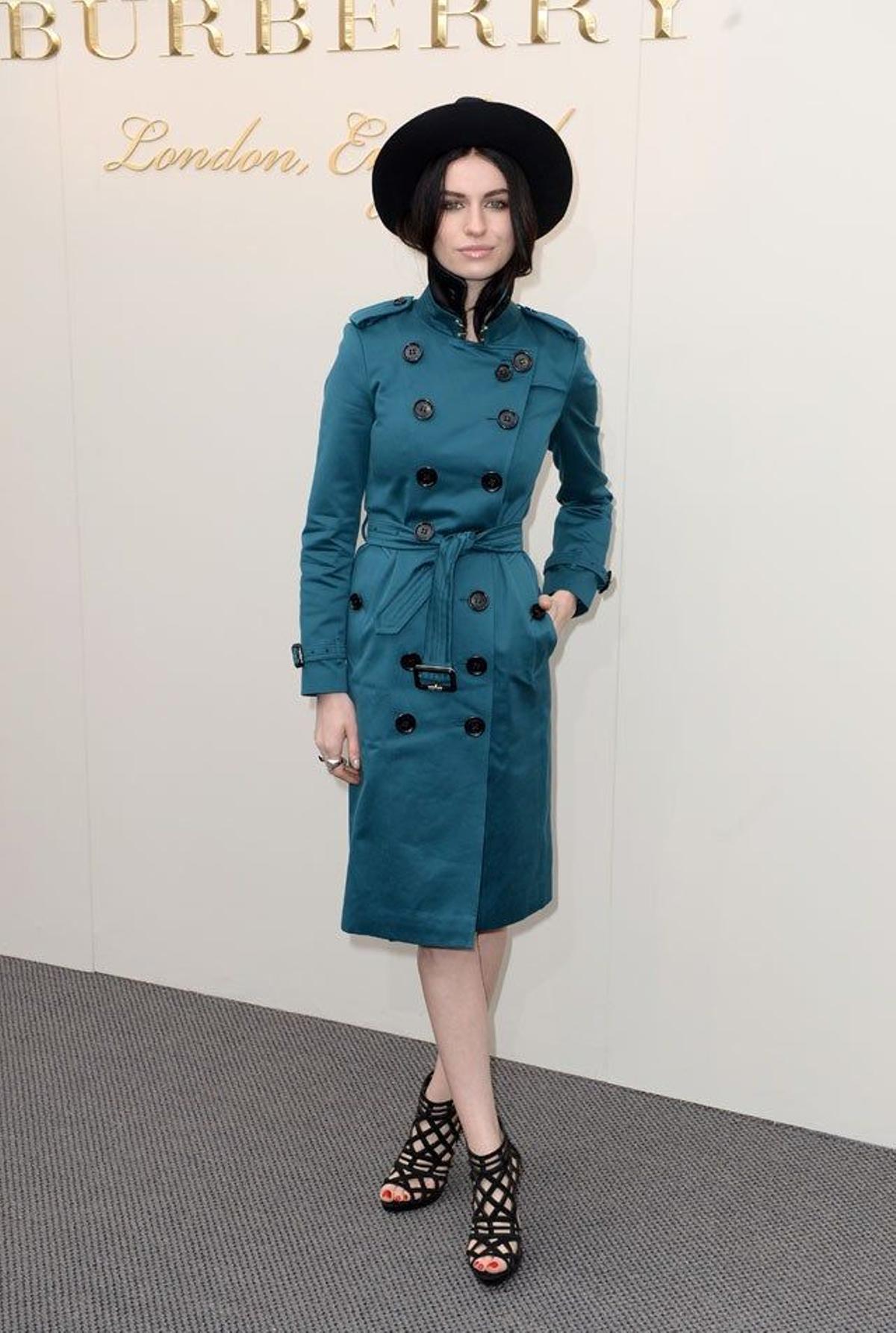 Tali Lennox va al desfile de Burberry Prorsum durante la Semana de la Moda de Londres.