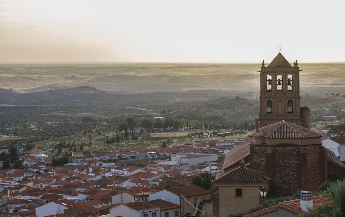 Vista del pueblo de Hornachos al atardecer