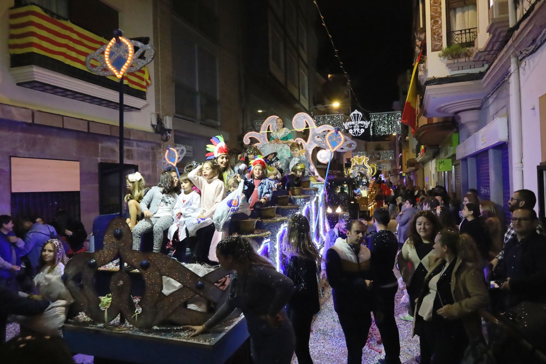 Todas las fotos del colorido desfile de carrozas de la Fira d'Onda