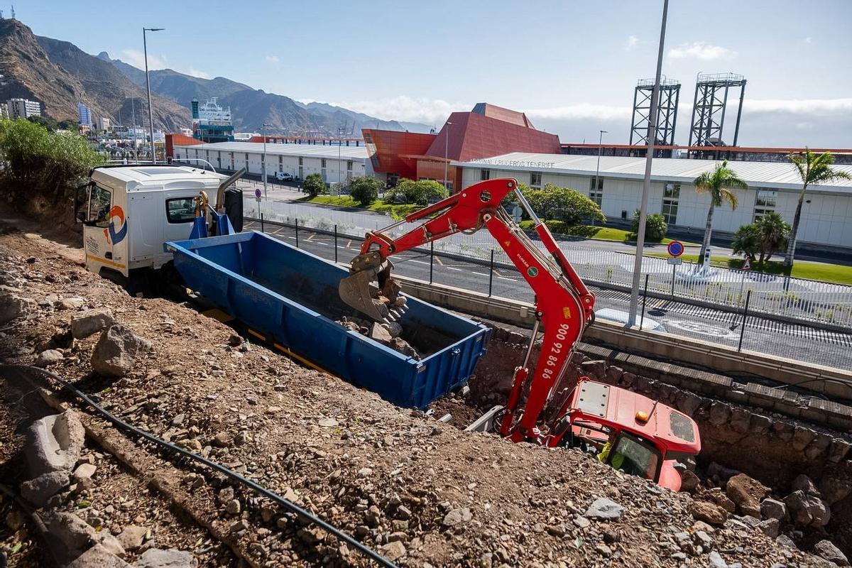 Obras en la avenida de Anaga, en Santa Cruz de Tenerife.
