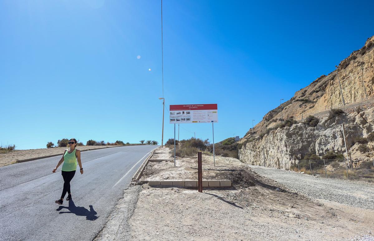 Ya está visible el cartel que anuncia el inicio de una obra, que debe estar lista para el verano de 2024