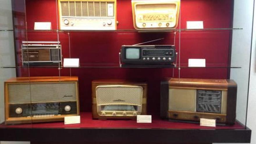 Exponen en Aspe siete radios de 1947 a 1978