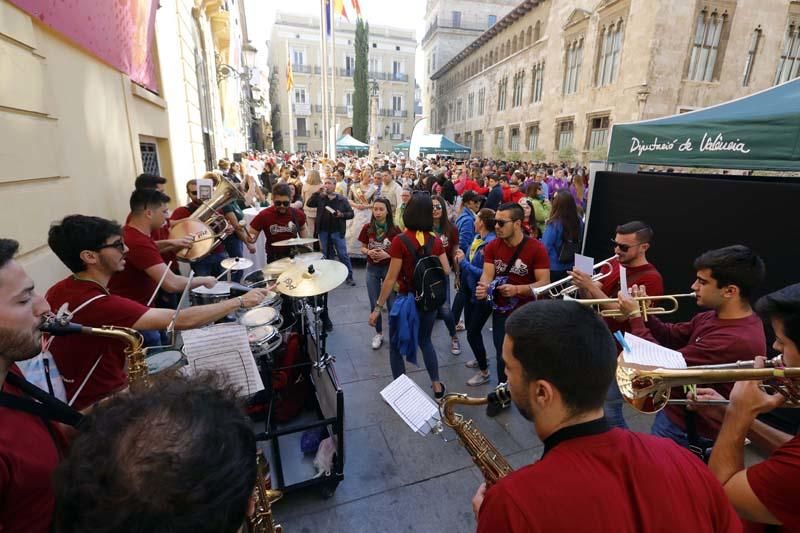 La Diputació de València recibe a las comisiones falleras