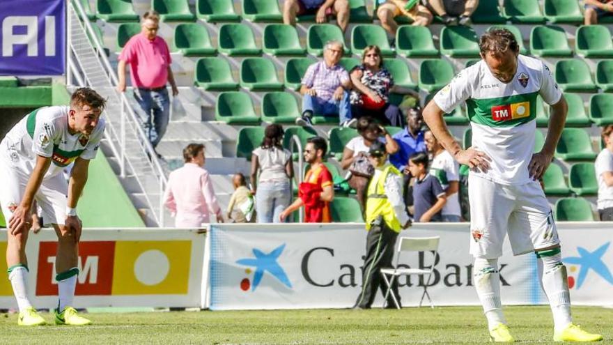 Nino y Fabián, resignado al final del partido de ayer contra el Mirandés