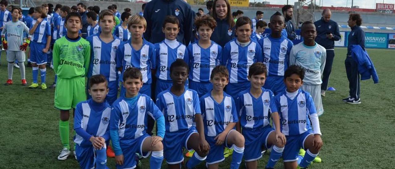 El Atlético Baleares benjamín juega hoy en Mancor de la Vall.