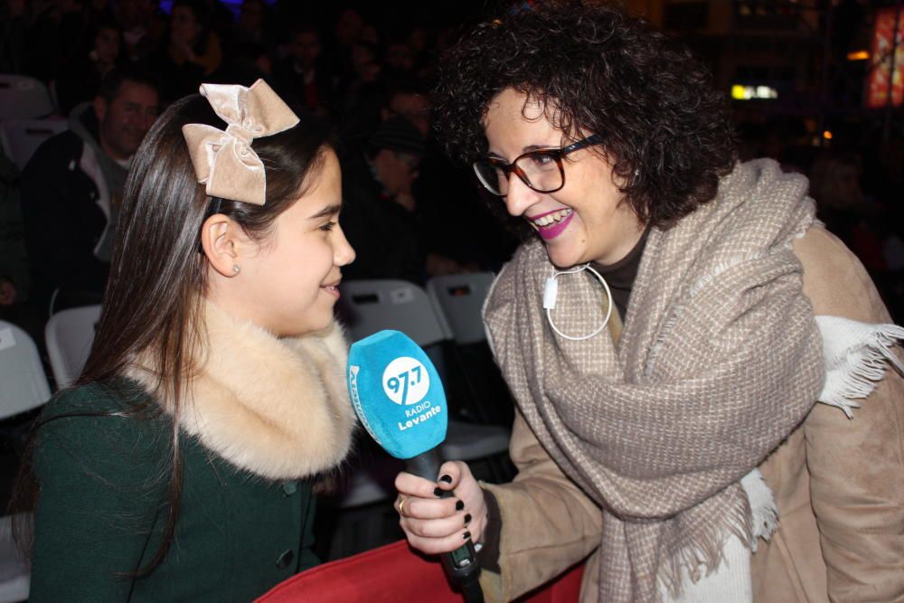 La fallera mayor y corte 2019 estilo "retro" en la Cabalgata de Reyes