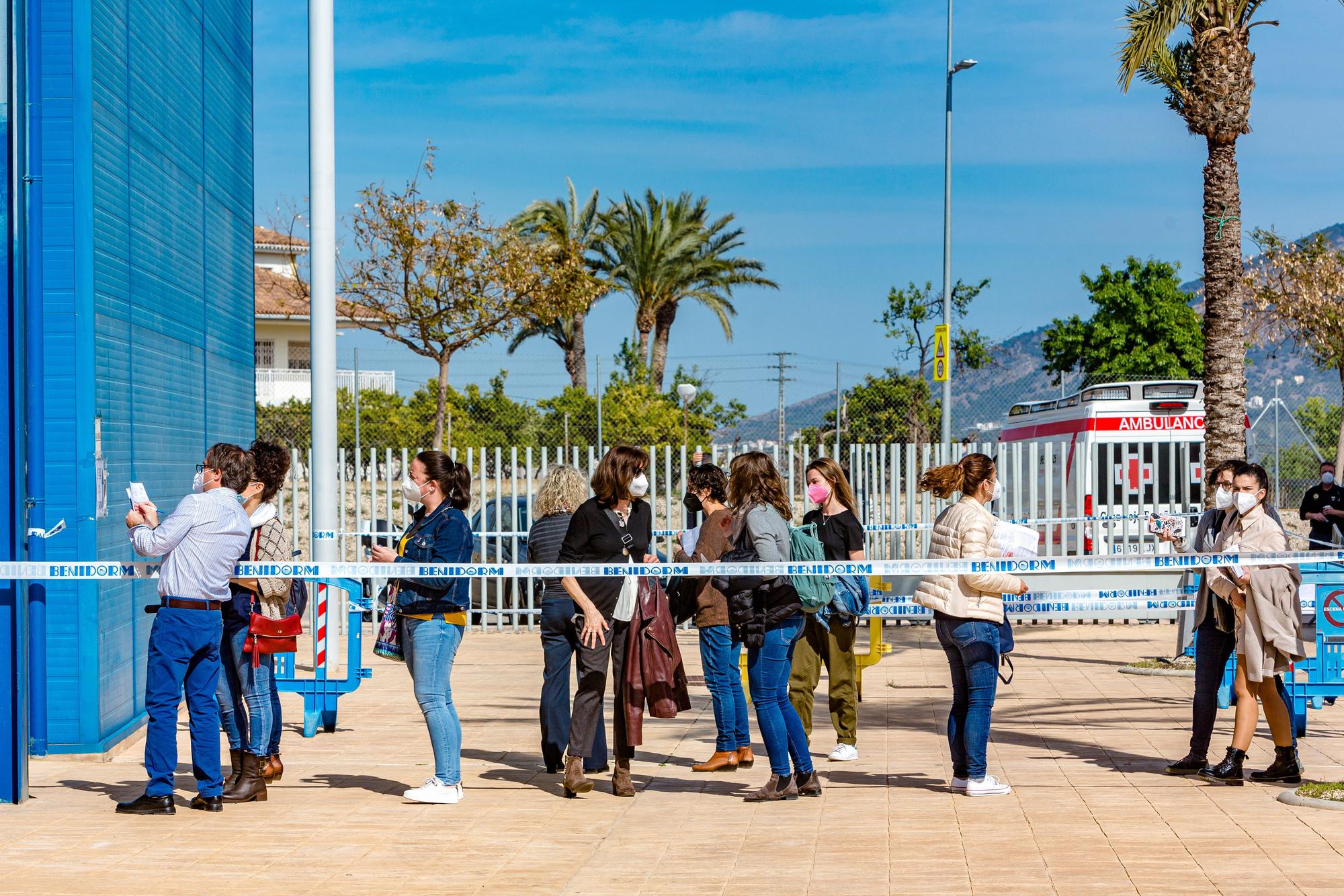 Sanidad arranca la vacunación a profesores en Benidorm