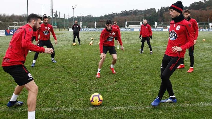 Carlos o Christian, la única incógnita por desvelar en el once para Gijón