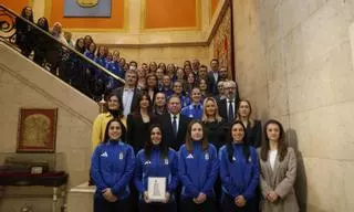 El Oviedo Femenino "no solo juega al fútbol, inspira a soñar en grande": 45 años de historia