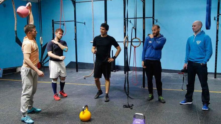 El C. D. Halterofilia Tormes se exhibe en las instalaciones de Crossfit