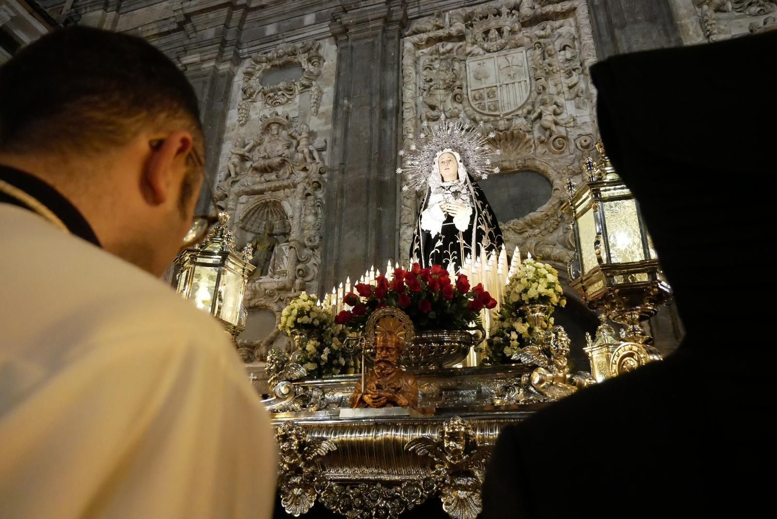 En imágenes | Zaragoza se conmueve con el 'Encuentro' de Jesús del Calvario y la Virgen de los Dolores