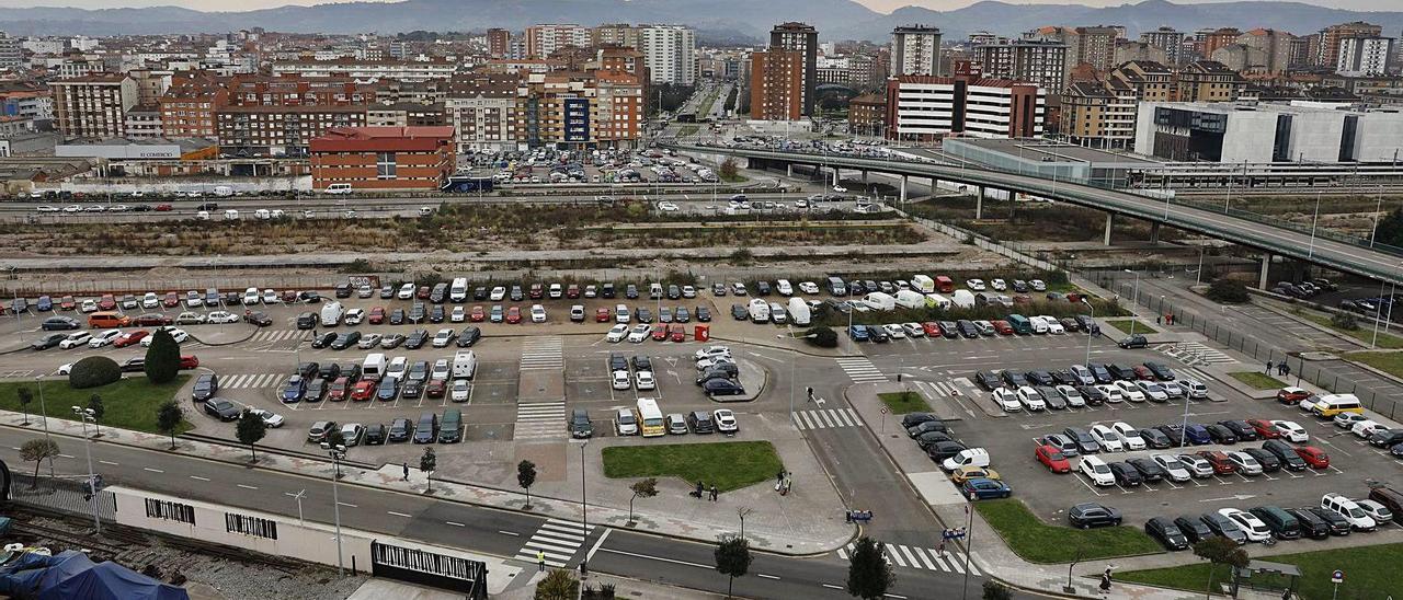 El viaducto de Carlos Marx, con la estación de Sanz Crespo al fondo. | Á. González