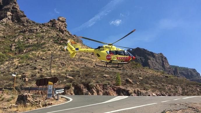 Rescate de un motorista tras sufrir una caída en las inmediaciones del Cruce de Chira