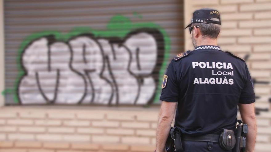 Identificado el autor de más de una veintena de grafitis en Alaquàs