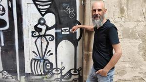 Jordi Parramon, en una callejón de Ciutat Vella.