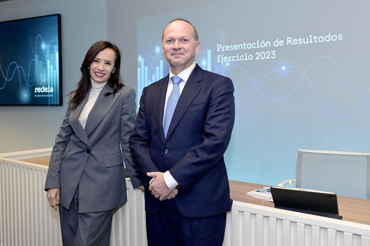 La presidenta de Redeia, Beatriz Corredor, y el consejero delegado, Roberto García Merino