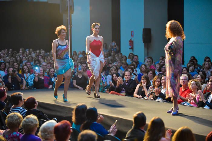 Desfile benéfico de la Asociación Canaria de ...