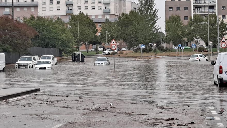 La borrasca Aline anega calles y negocios en Badajoz