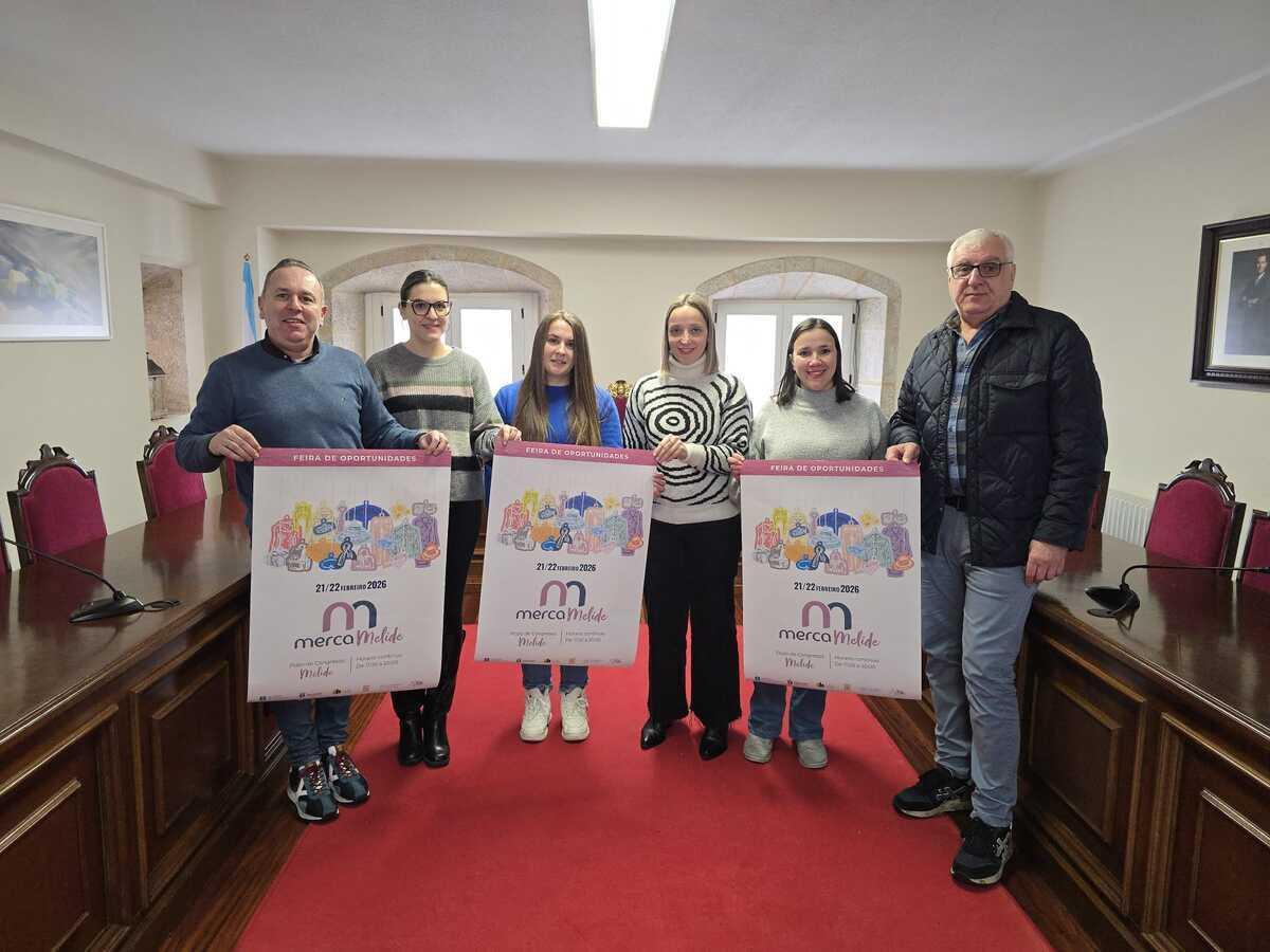 El edil de Comercio, izquierda, con el regidor, a la derecha, e impulsoras de Mercamelide