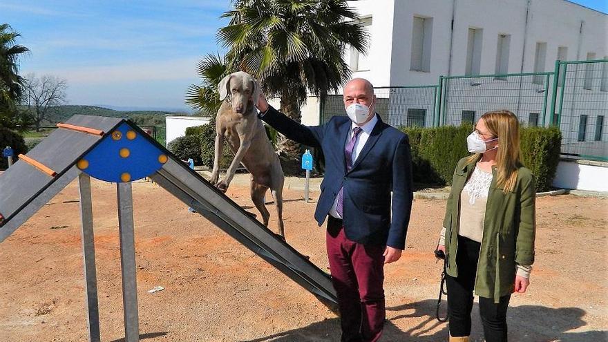 El Ayuntamiento de Rute abre el primer parque canino del municipio