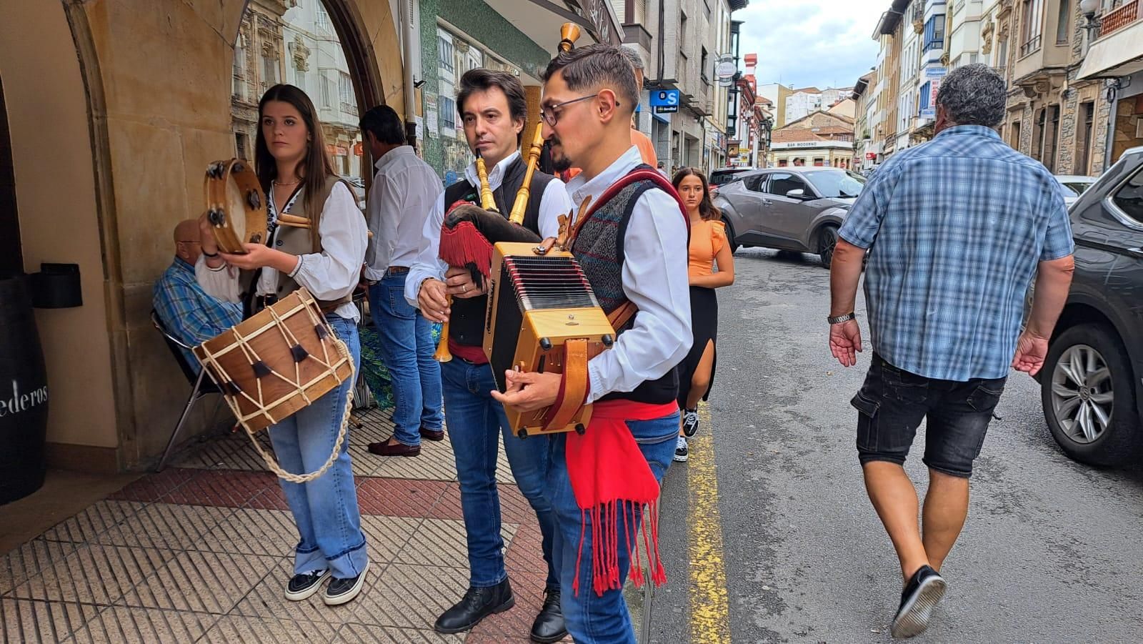En imágenes: Villaviciosa, lleno por gaitas
