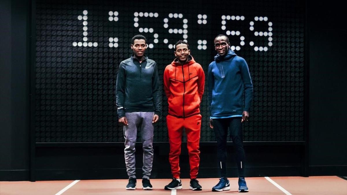 Los tres protagonistas del reto: Desisa, Tadese y Kipchoge, de izquierda a derecha