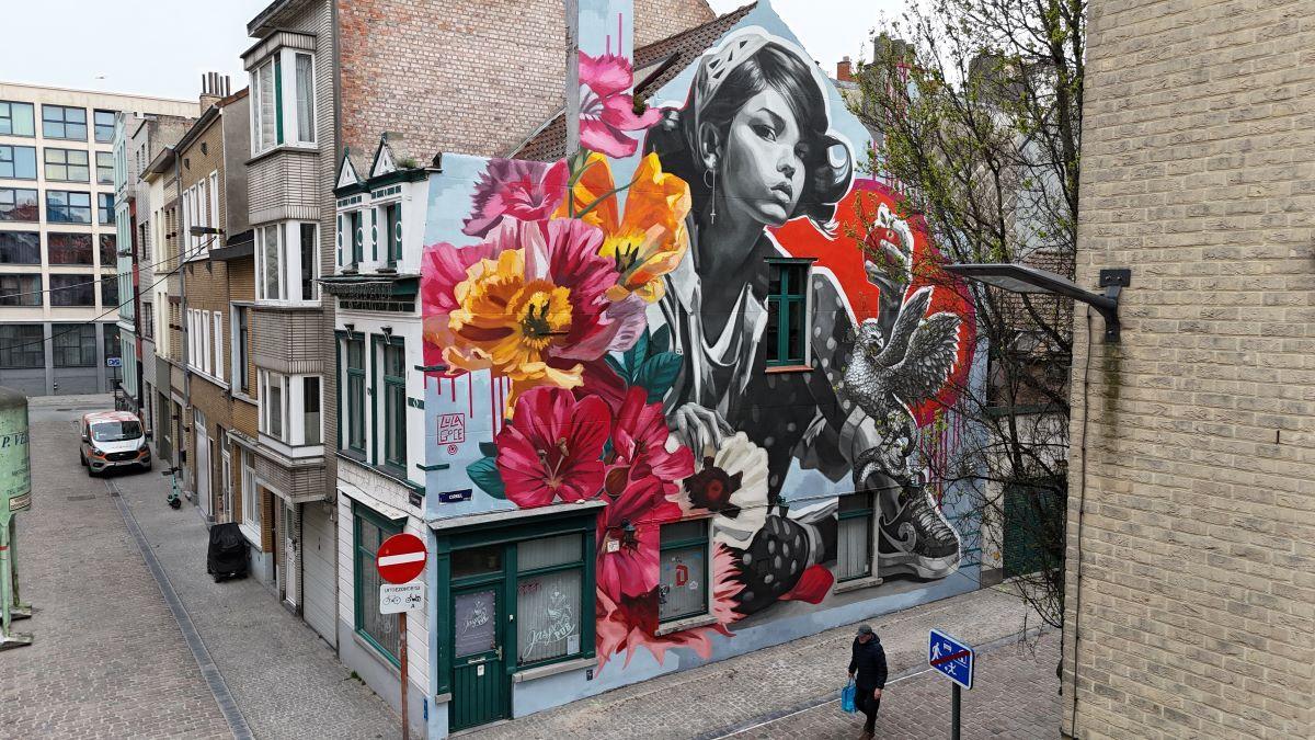 Imagen de un mural de Lula Goce en Bélgica.