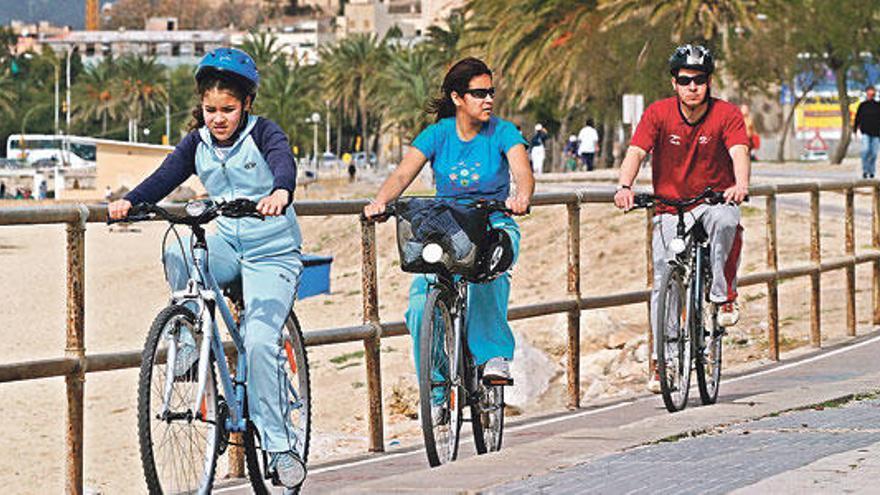 El casco es voluntario excepto par los menores de 8 años.