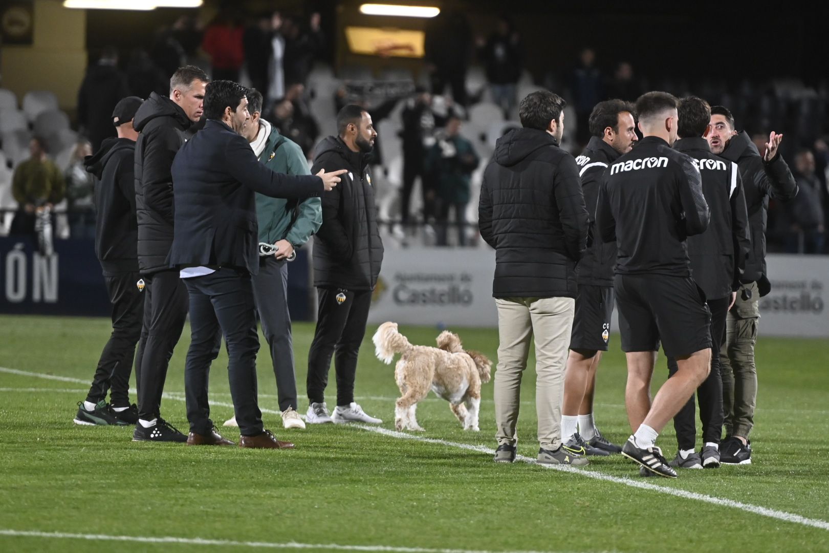 Galería | La lluvia, protagonista antes del Castellón-Recreativo de Huelva