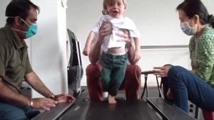 Nens amb paràlisi cerebral recuperen la mobilitat gràcies a una teràpia amb elèctrodes
