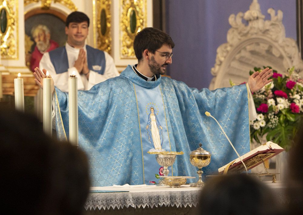 El ayuntamiento de Albalat dels Tarongers da la espalda al párroco en la misa por el día de su patrona.