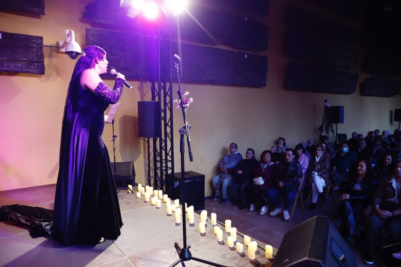 La Trini deslumbra con sus saetas en la Mezquita-Catedral